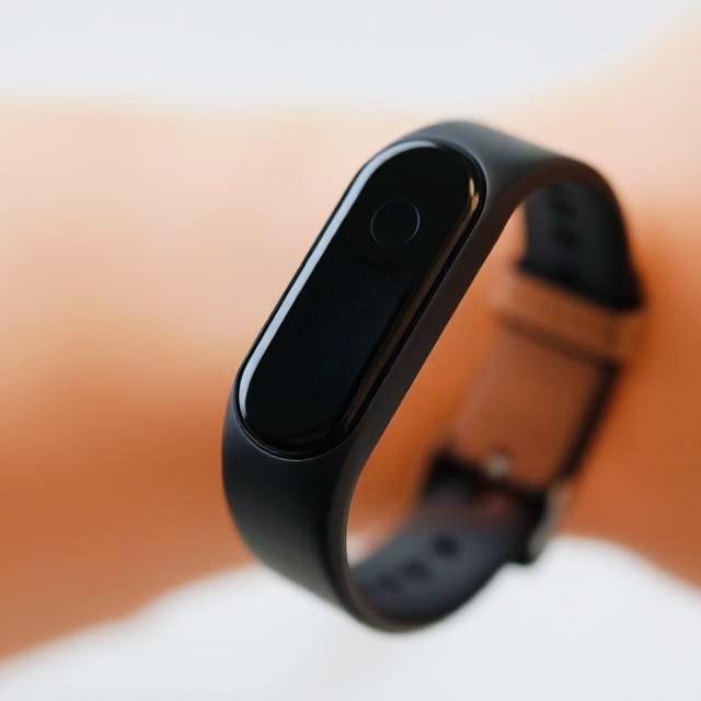 Jak połączyć smartband z telefonem? Instrukcja w kilku krokach