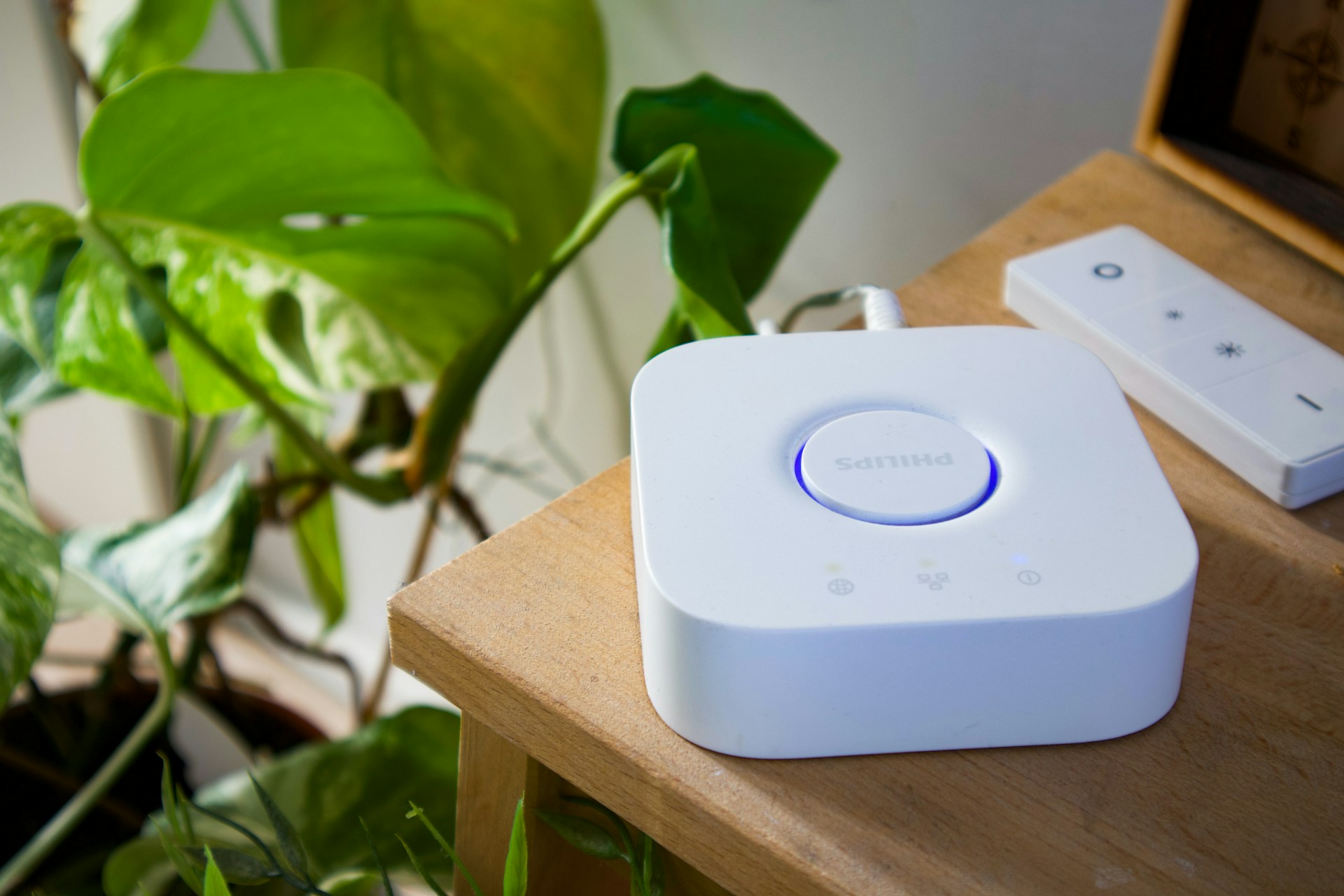 Inteligentne oświetlenie 2025 – Philips Hue vs konkurencja