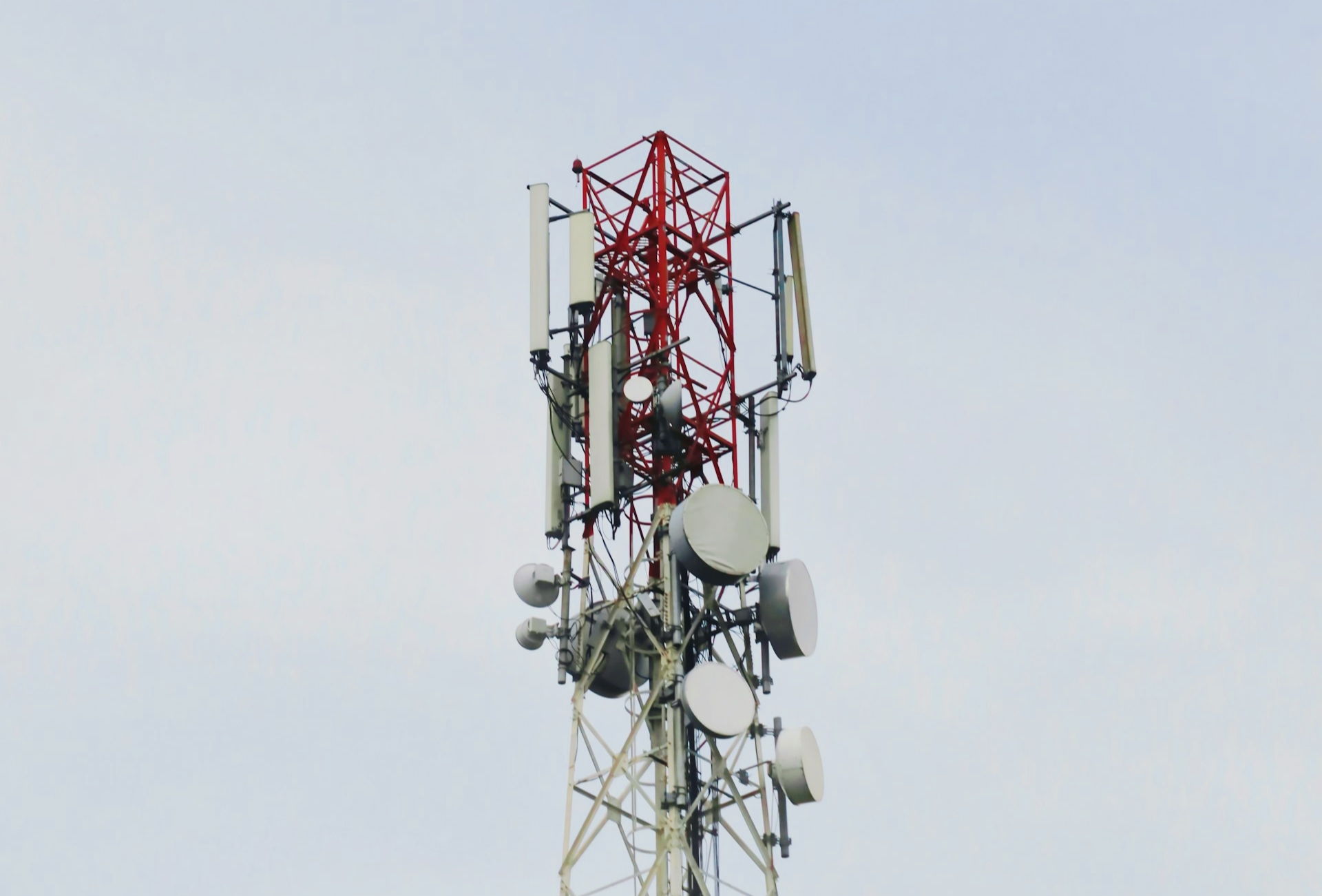 5G w Polsce 2025 – gdzie jest dostępne i jak wpływa na aplikacje