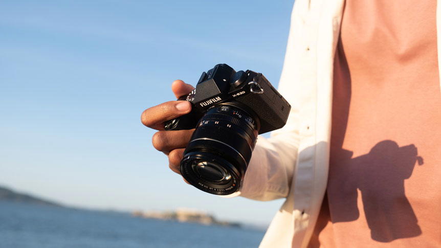 Fujifilm X-S20 vs Sony A6700: który aparat APS-C wybrać w 2025?