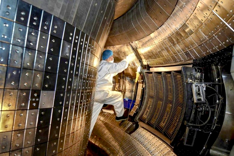 Chiński reaktor fuzyjny EAST osiągnął niemożliwą gęstość plazmy – przełom w drodze do czystej energii