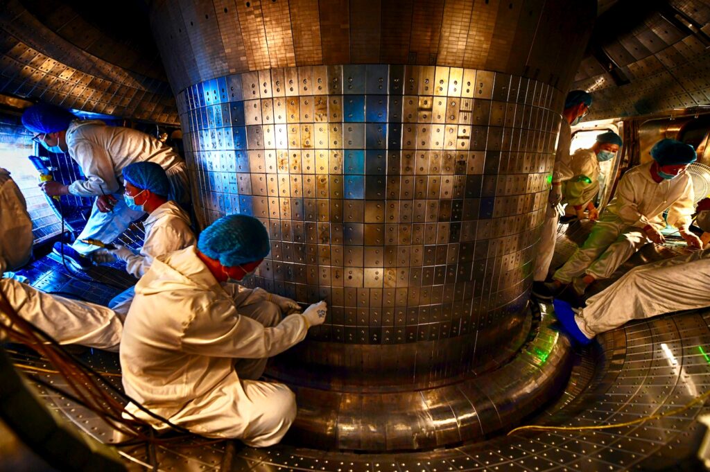 Chiński reaktor fuzyjny EAST osiągnął niemożliwą gęstość plazmy – przełom w drodze do czystej energii