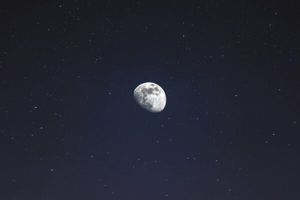 Chiny na Księżycu 2026–2035: plany, technologie, konsekwencje