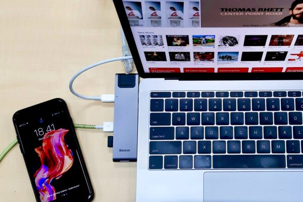 Kable, przejściówki i huby USB-C do smartfona i laptopa – co naprawdę warto kupić?
