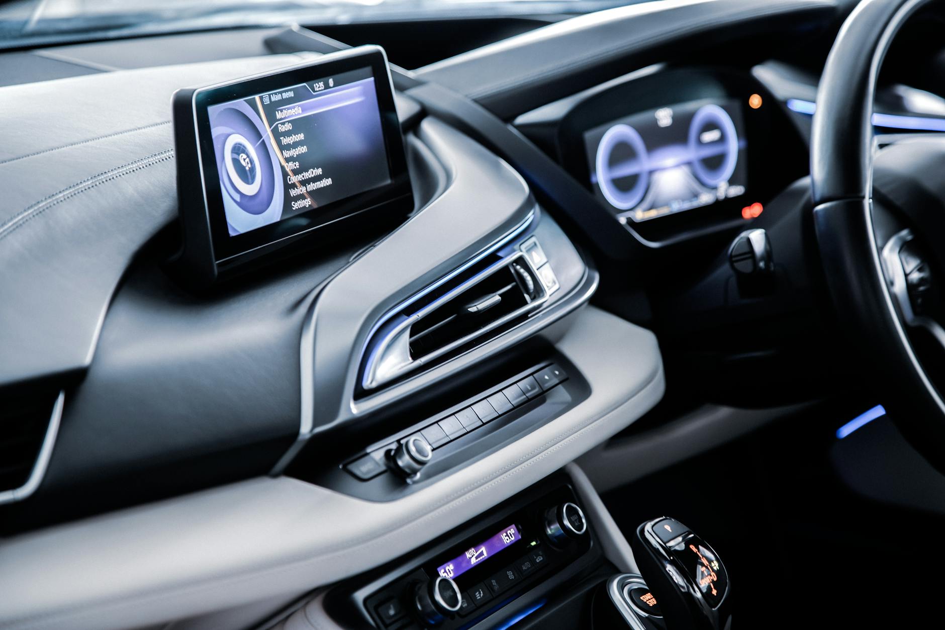 Android Auto 16.7: Czy aktualizacja rozwiązuje problemy czy je tworzy?