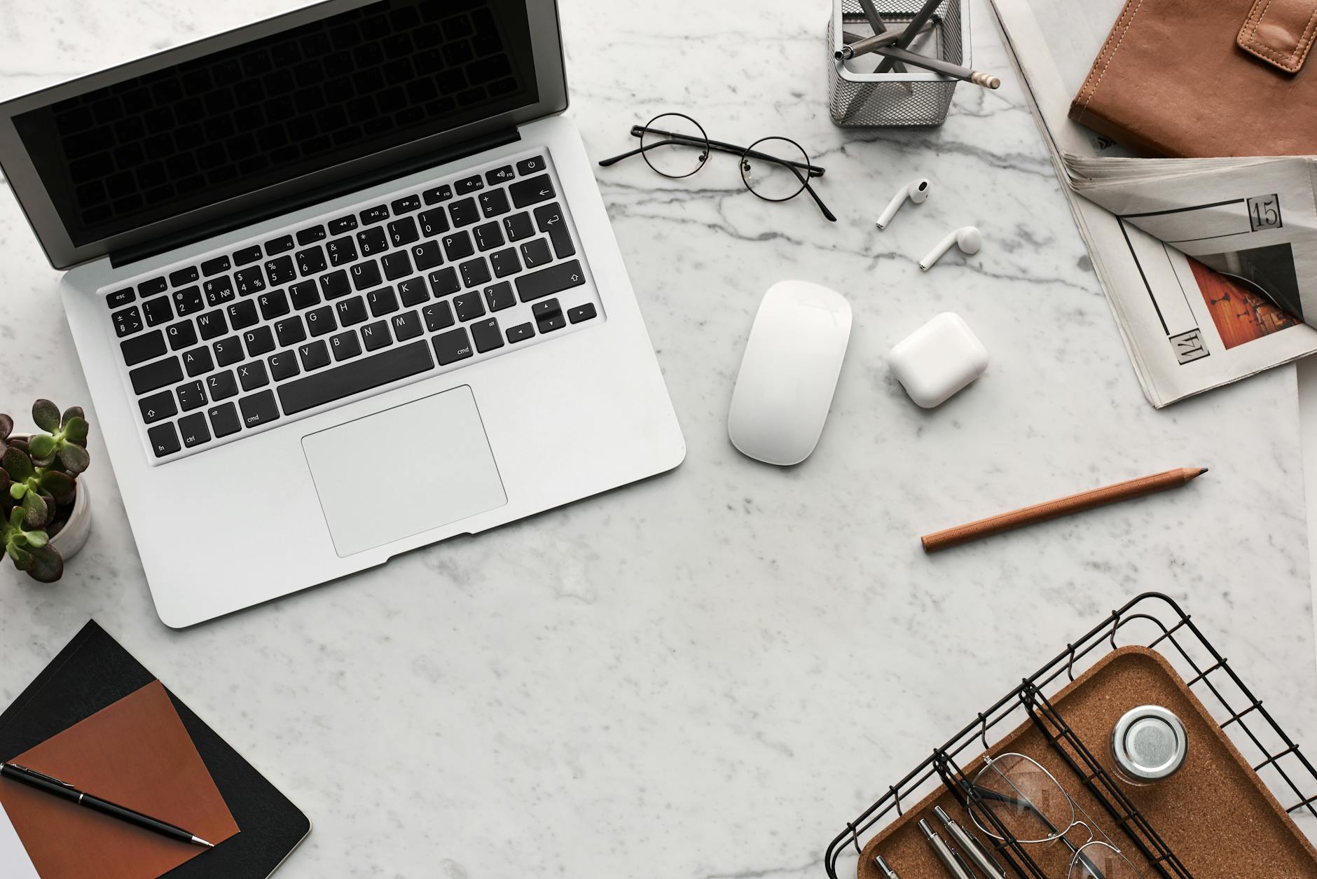Najlepsze dodatki do MacBooka Neo: co warto mieć?