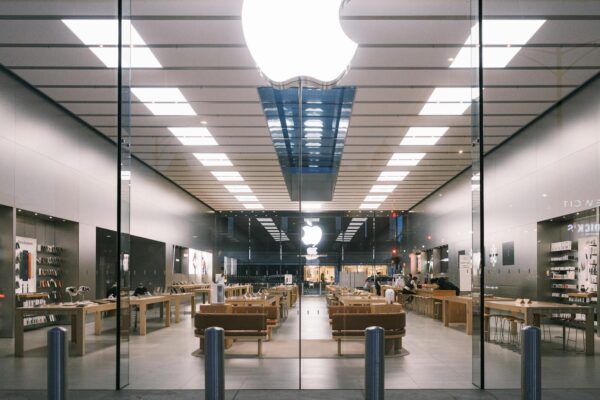 Explore the minimalist design of a modern tech store interior, showcasing a bright, elegant layout.