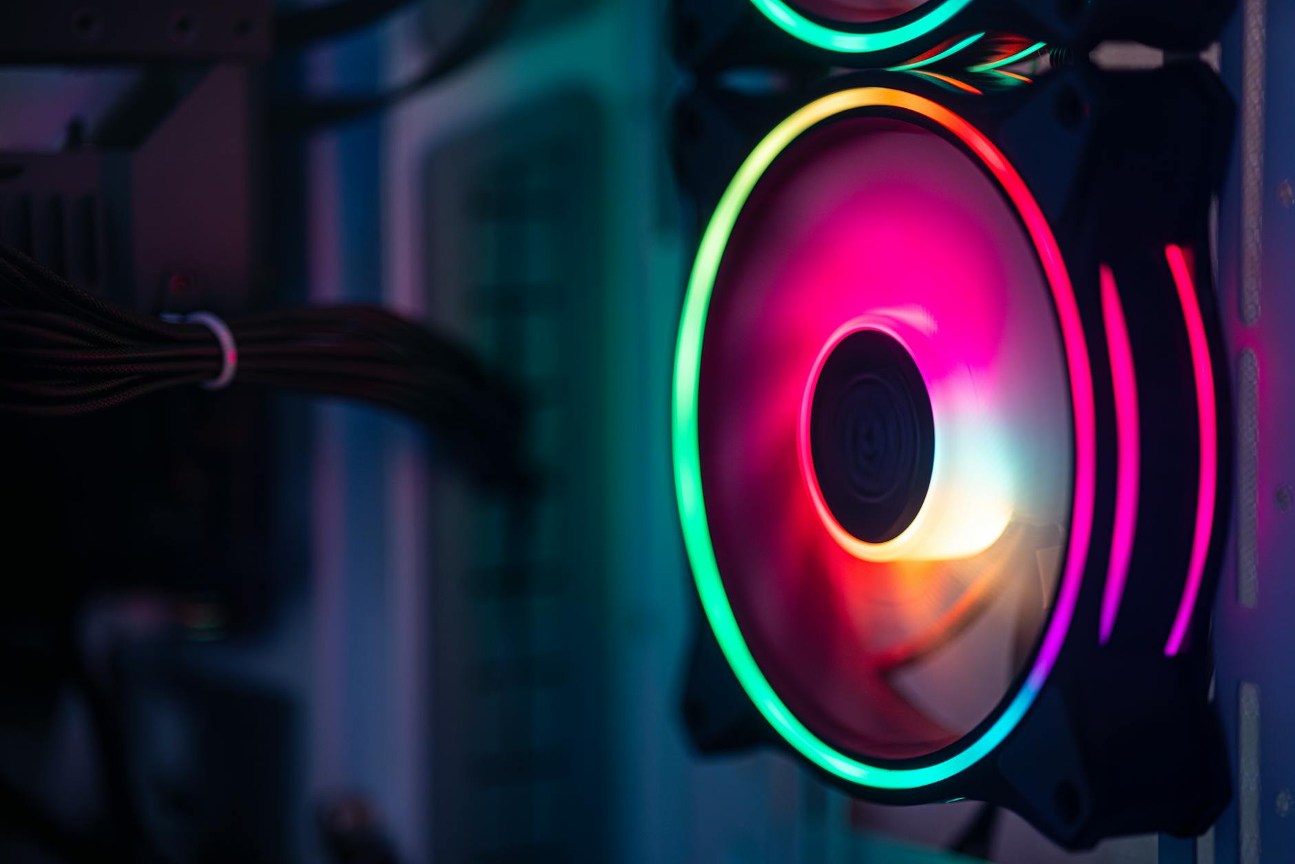 Ustawienie krzywej wentylatorów: cisza i chłód