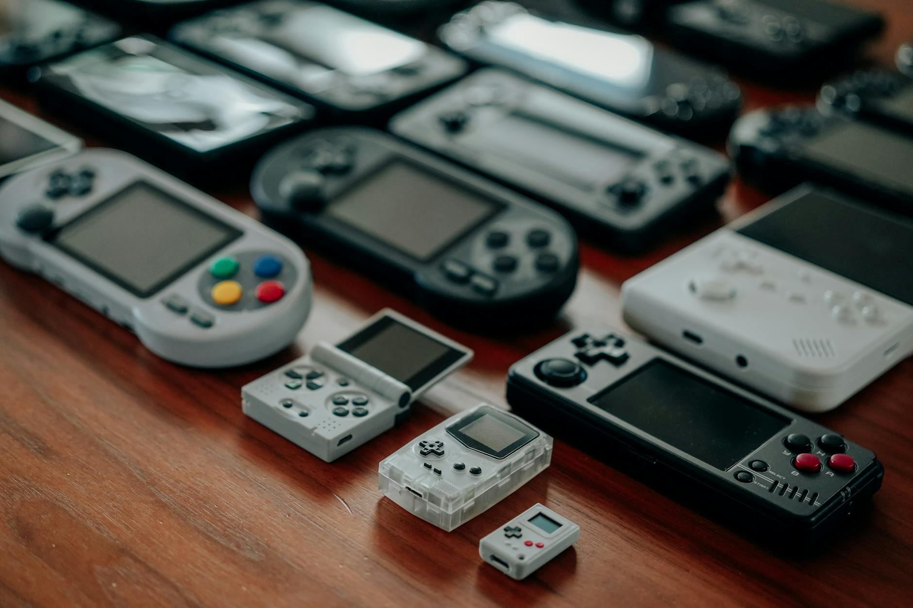 Nowy handheld Ayaneo: tańszy Game Boy dla fanów retro
