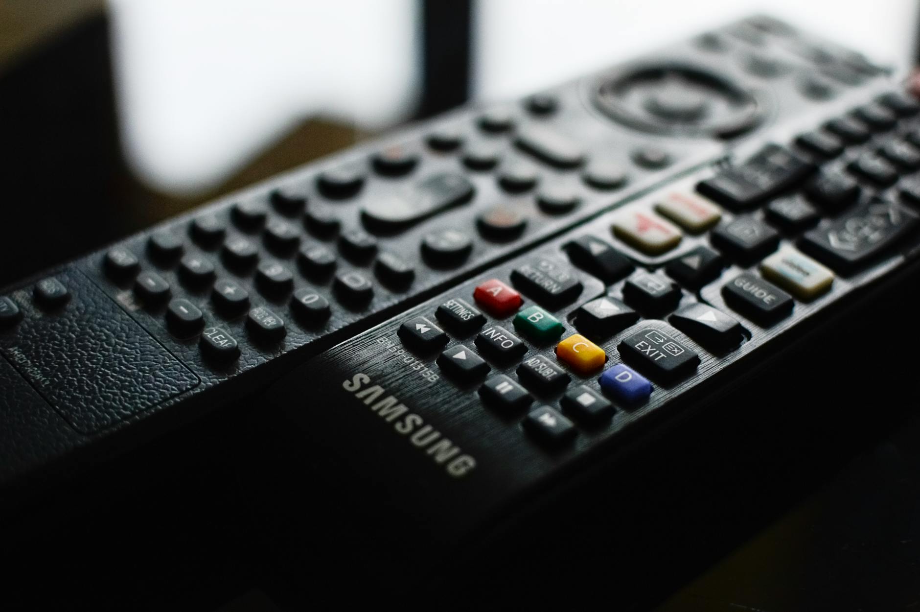 Samsung OLED 55 cali w promocyjnej cenie – co musisz wiedzieć