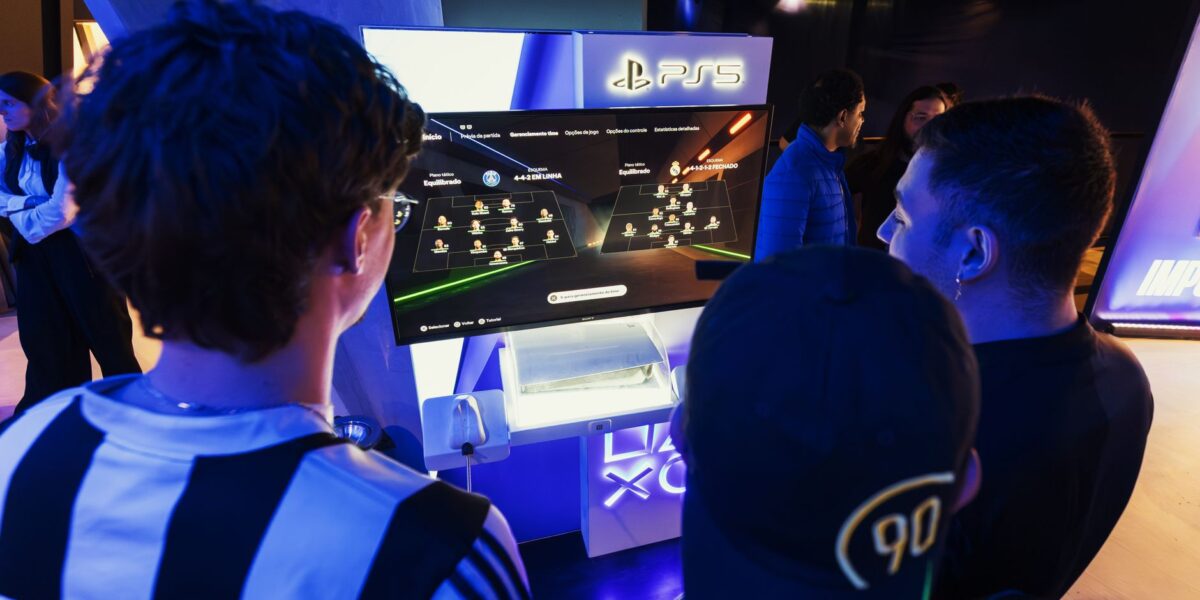 Group of gamers engaged in a PS5 event, choosing teams on a football game selection screen.