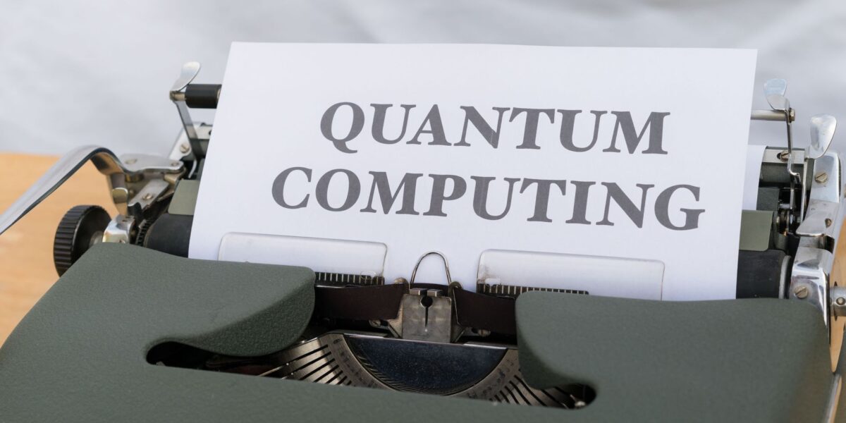 A vintage typewriter with a paper displaying the term Quantum Computing.