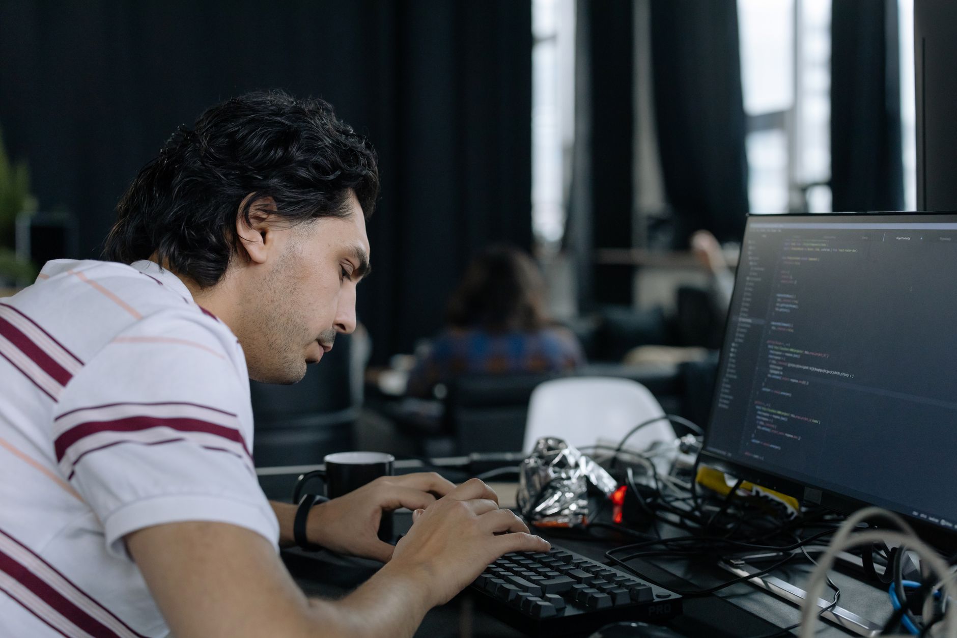 Rola backend developera w projektach IT: kluczowe zadania i wyzwania
