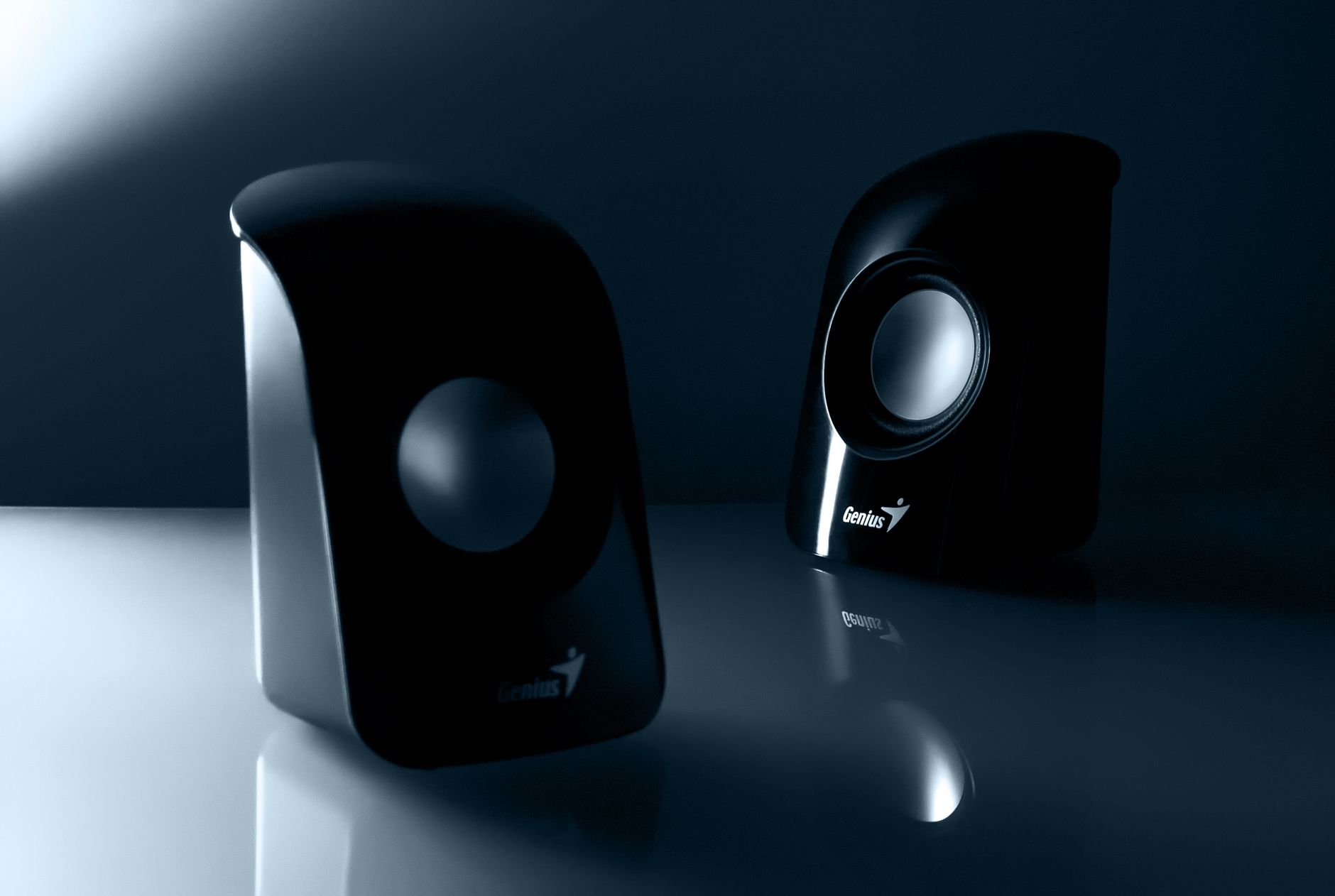 Soundbar czy głośniki 2.1: Wybór do grania w salonie