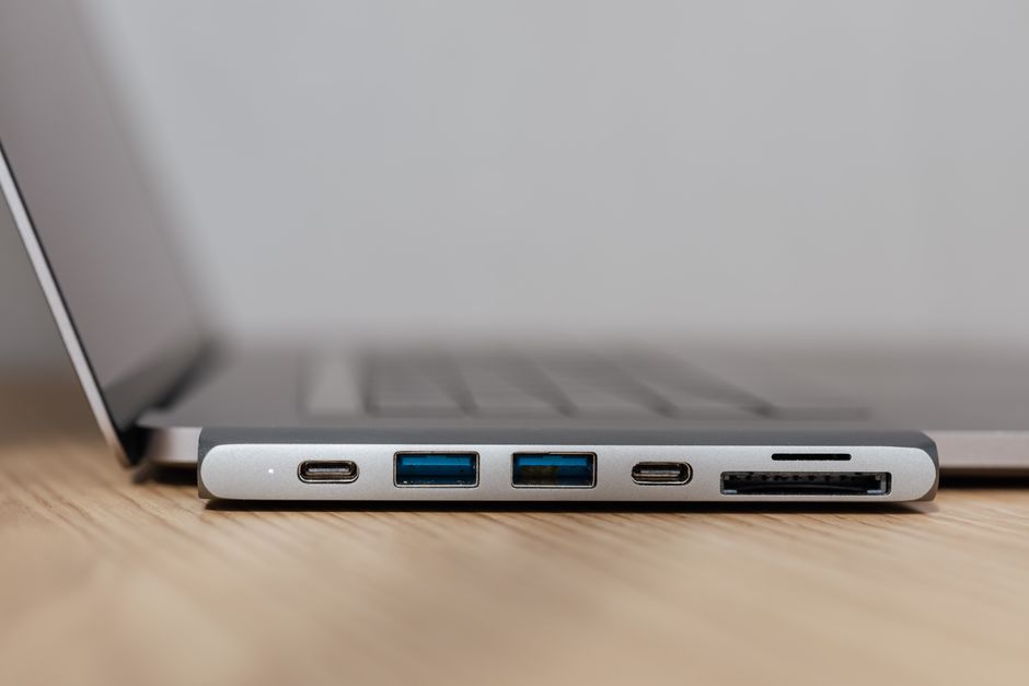 Najlepsze huby USB-C Thunderbolt 4 — ranking 2026