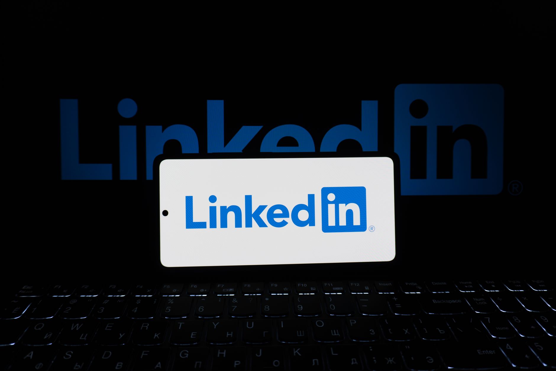Jak AI zmienia treści na LinkedIn: skala problemu