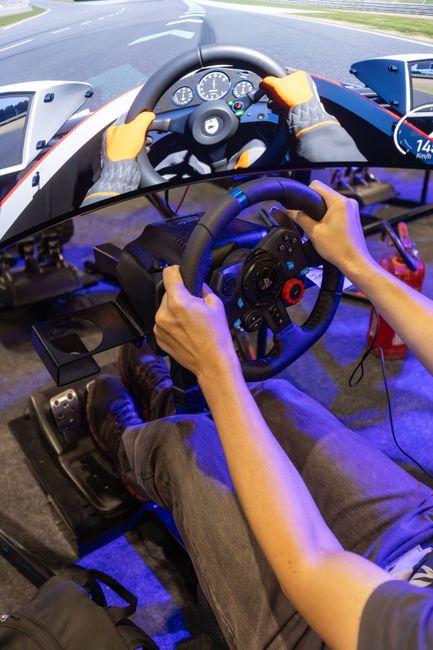 Simracing w Polsce 2026 — sprzęt, oprogramowanie, pierwsze kroki