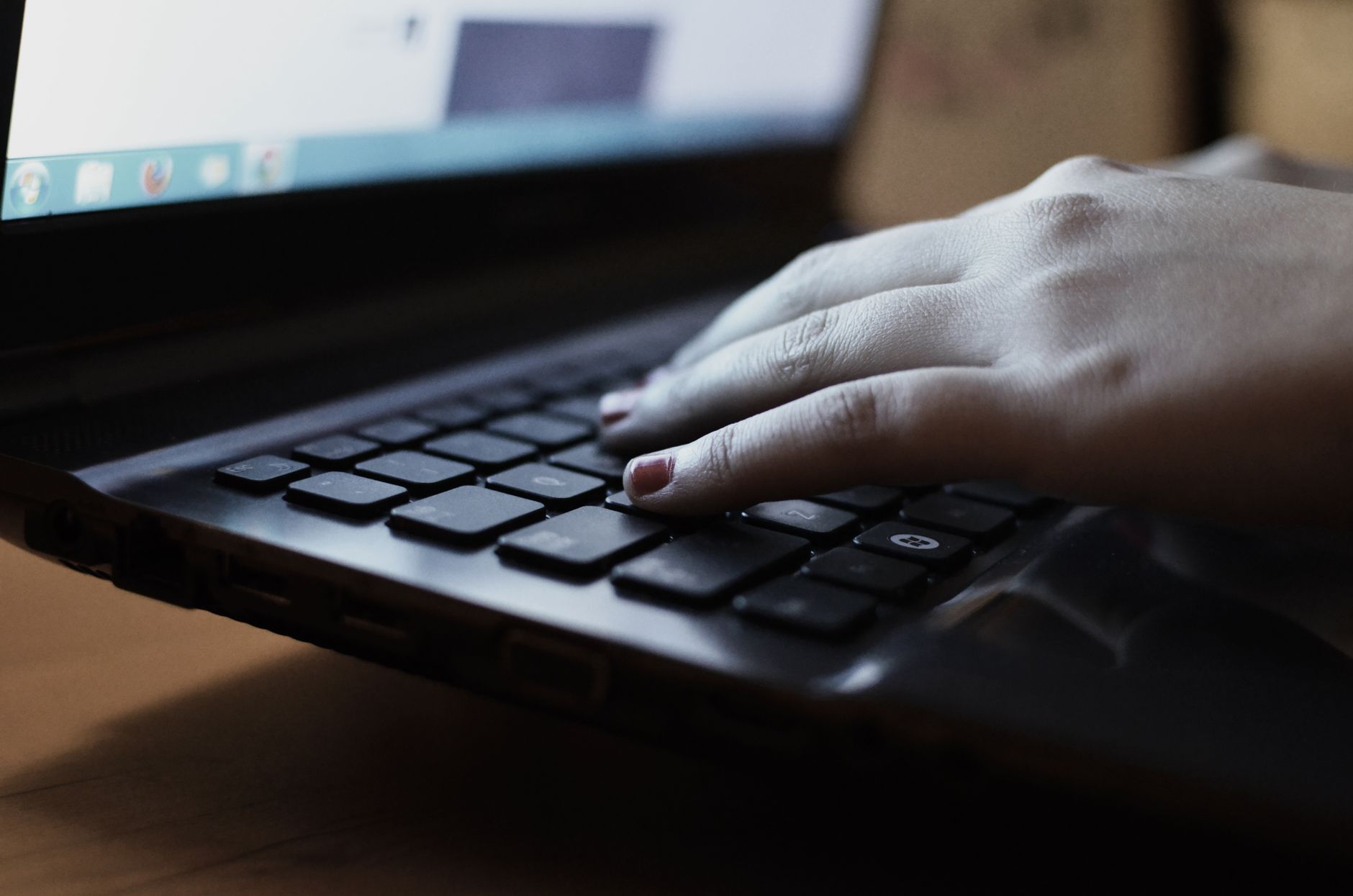 Windows 11 na nowym Surface Laptopie – problemy z wydajnością, których Microsoft nie ukrywa już od dawna
