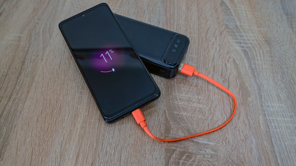 Jak naładować telefon szybciej - praktyczne zasady, które działają od razu