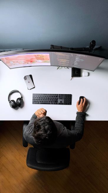 Top 10 monitorów do pracy zdalnej – jakie modele sprawdzą się najlepiej w 2026?