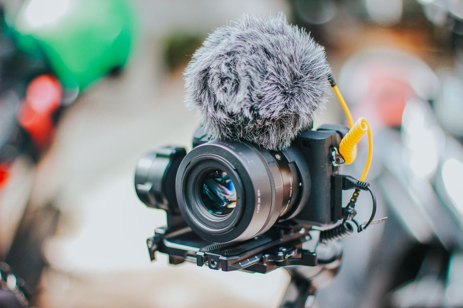 Jak wybrać idealny aparat do nagrywania vlogów w 2026 roku: poradnik dla twórców treści