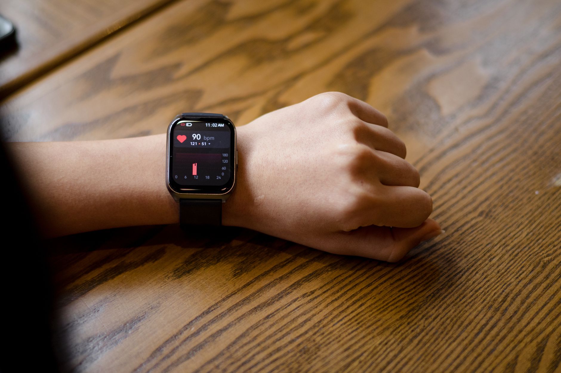 Fitbit Loop, Xiaomi Band 9 i Huawei Band 10 – którą opaskę wybrać?