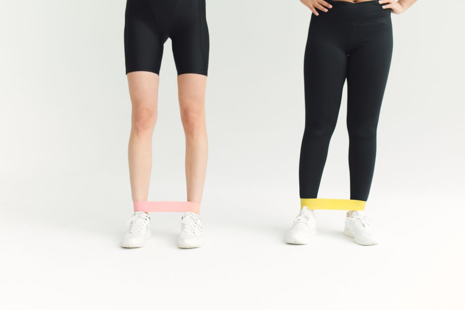 Porównanie inteligentnych opasek fitness – które modele warto kupić w 2026?