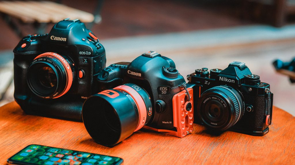 Sony RX10 V a konkurencja – jak wypada na tle innych bridge cameras?