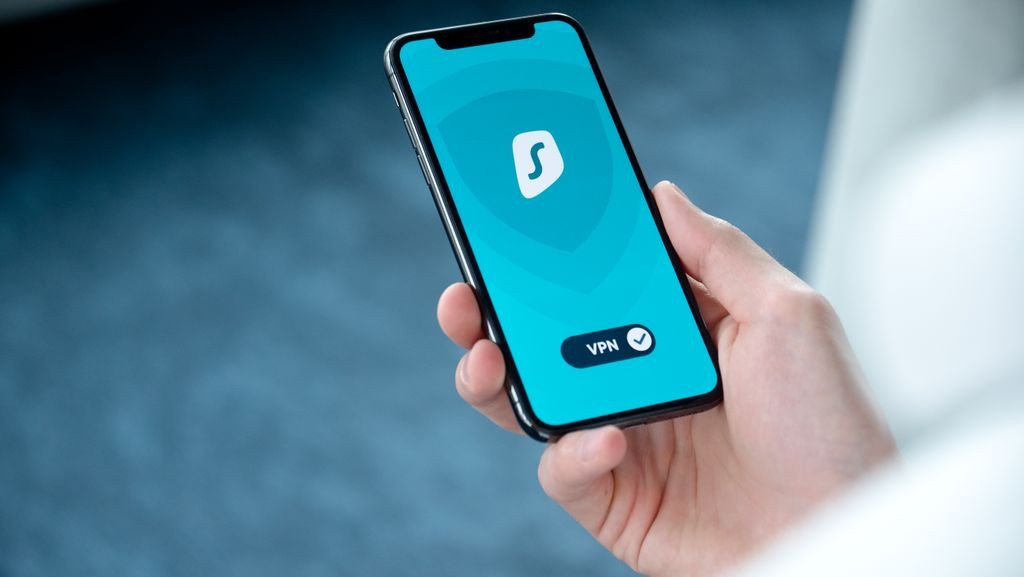 Bezpieczne korzystanie z sieci na urządzeniu mobilnym
