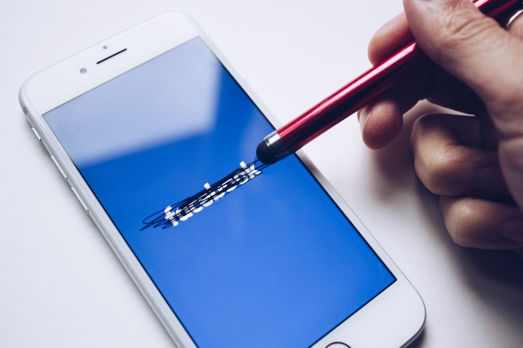 Jak usunąć pojedyncze zdjęcie z Facebooka?