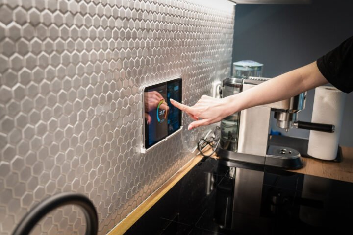 Smart home w 2026 roku: jakie trendy naprawdę zmieniają sposób, w jaki mieszkamy?