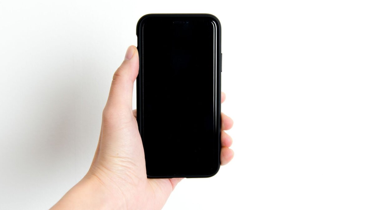 Jak wybrać smartfon średniej klasy: na co zwrócić uwagę przed zakupem
