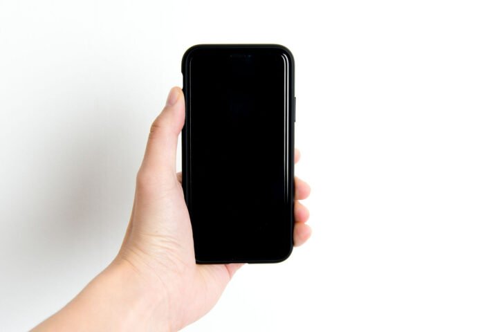 Jak wybrać smartfon średniej klasy: na co zwrócić uwagę przed zakupem
