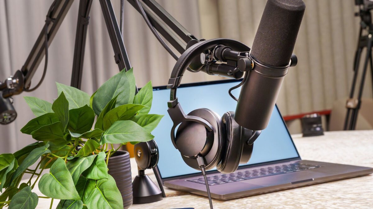 Jak sztuczna inteligencja zmienia produkcję podcastów