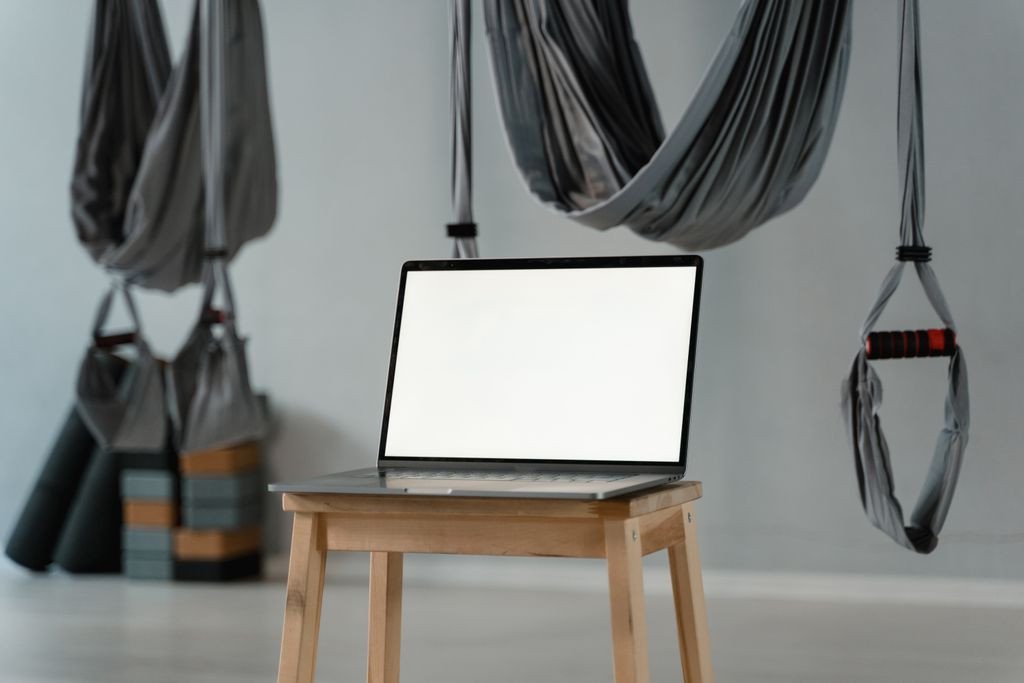 Jak elastyczne ekrany zmieniają przyszłość laptopów: przegląd modeli